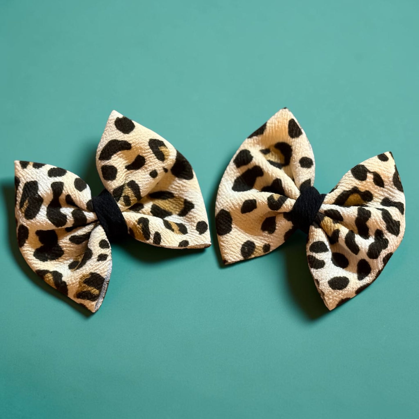 Cheetah Piggie Clip bows